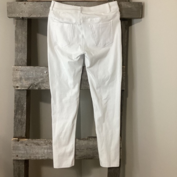 Women White Denim-look Stretchy Legging with Pockets - Picture 3 of 4